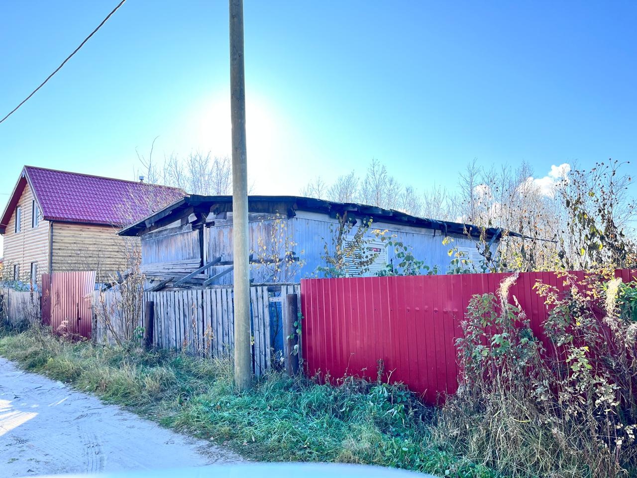 земельный участок в кооперативе Черемушки-2 в районе ГРЭС-2. От города ехать мин 15-20.
Участок и дом оформлен в собственность.