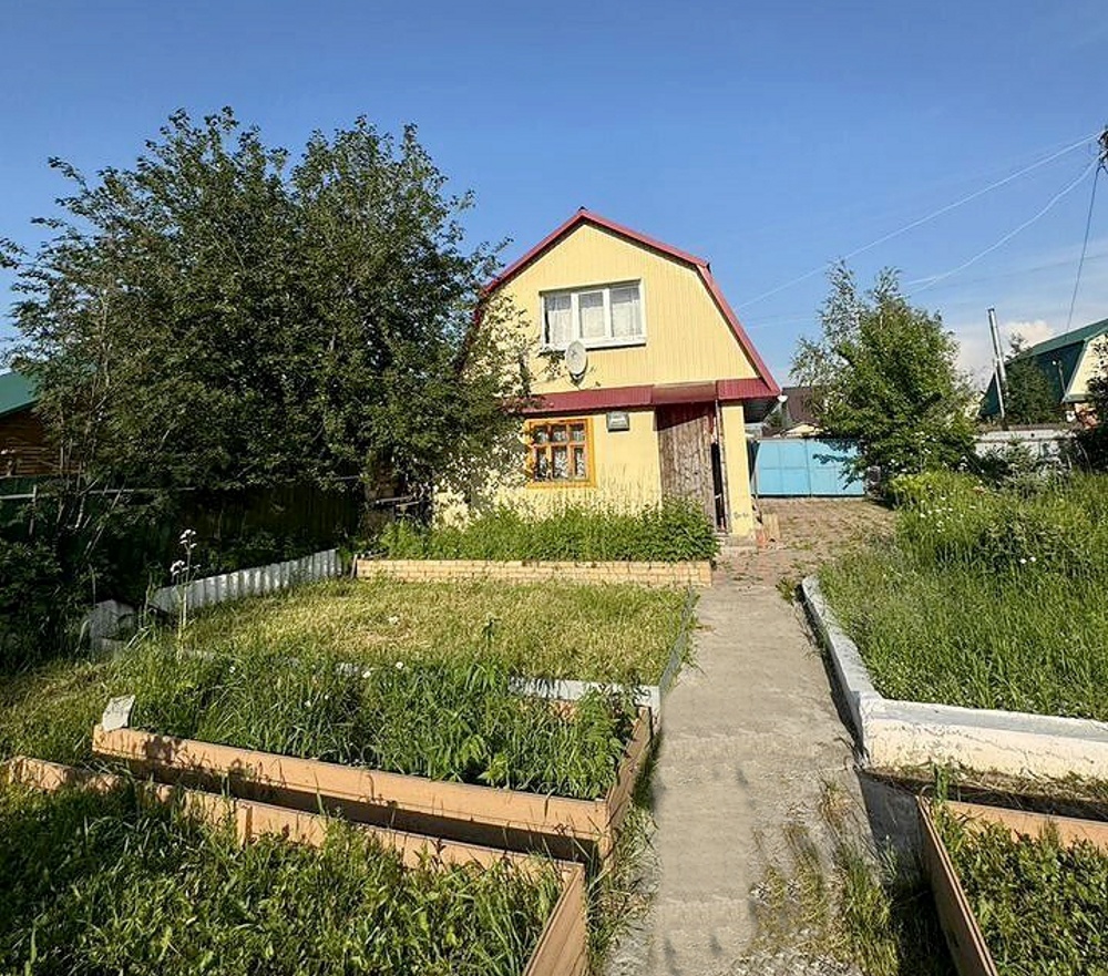 Продаётся уютная дача в одном из востребованных кооперативов города- Север 1.
На участке:
- Двухэтажный дом из блоков. На 1 этаже: кухня гостиная, комната, холл. На 2 этаже просторная спальня.
- Действующая жаркая баня.
- Хоз .постройки, дровяник, летний душ, колодец.
Растут: яблоня, сирень, туи , с