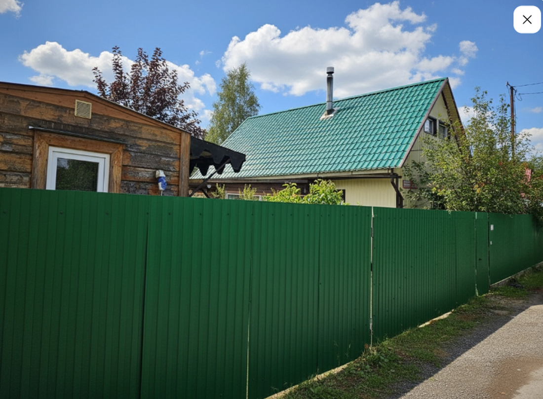 Продается уютная дача. Дом двухэтажный с косметическим ремонтом. В доме две комнаты и терраса, что создает комфортные условия для отдыха. Отопление печное, водоснабжение - скважина. На территории имеется баня, что добавляет дополнительное удобство. Беседка, дровяник. 

Земля плодородная, ухоженная. 